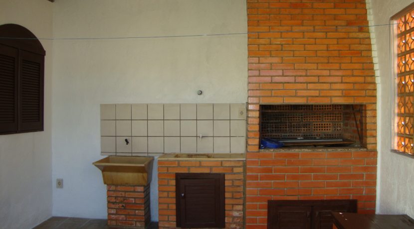 Lavanderia e churrasqueira do anexo